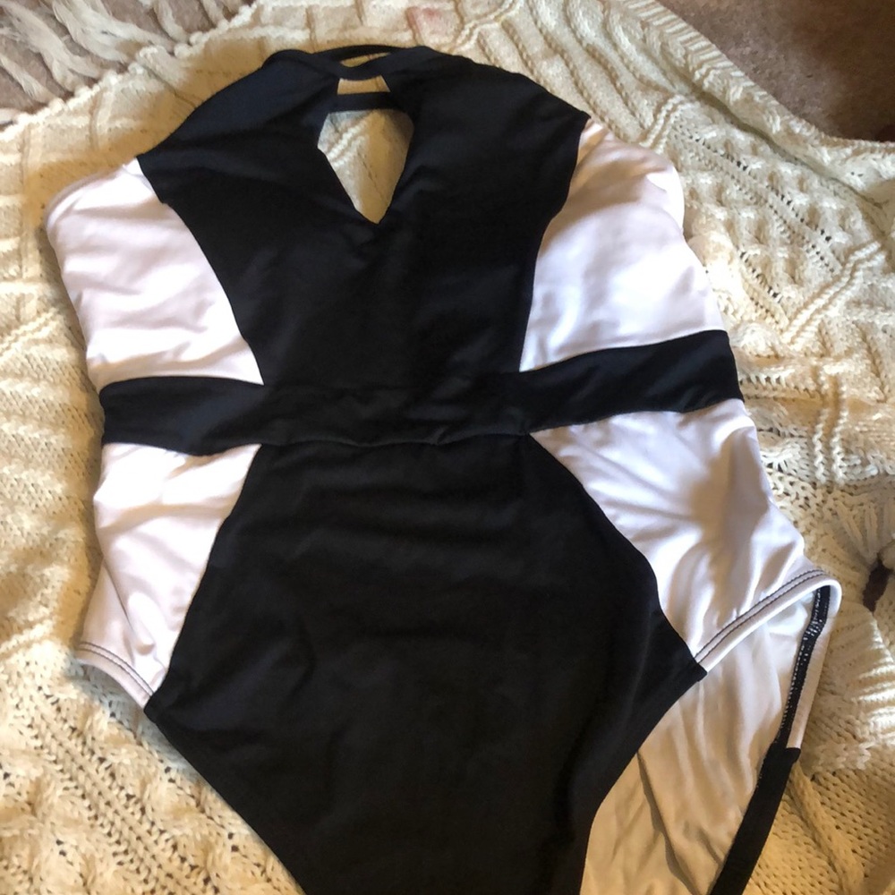 Ladies One Piece Bathing Suit